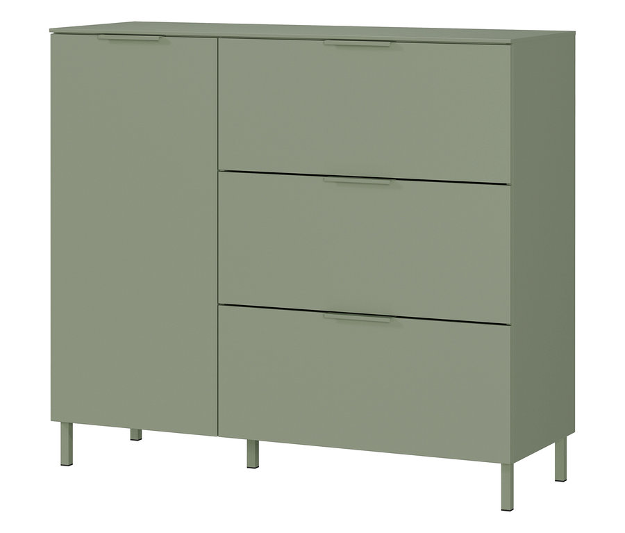 Taupegrüne Kommode »Savoca« mit einer Tür links und drei Schubladen rechts, alle mit schmalen, horizontalen Griffen.