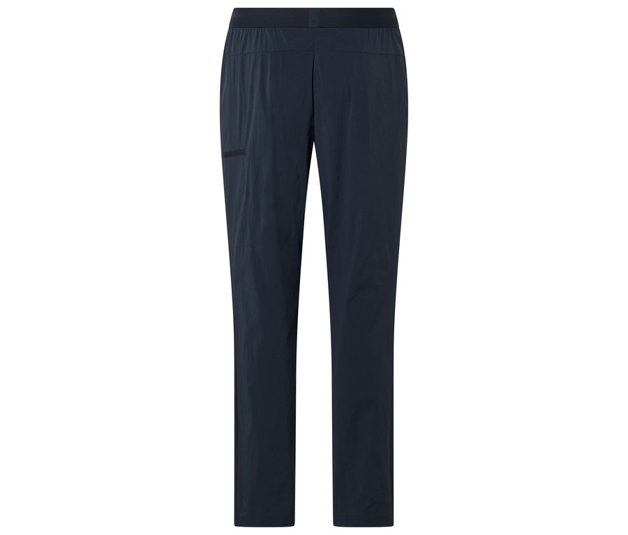 Eine dunkelblaue Hose ist vor einem weißen Hintergrund zu sehen.