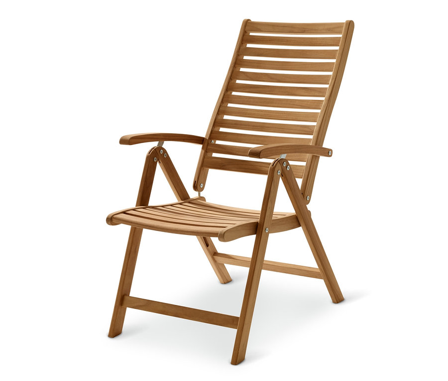 Ein Hochlehner-Teakstuhl, 6-fach verstellbar.