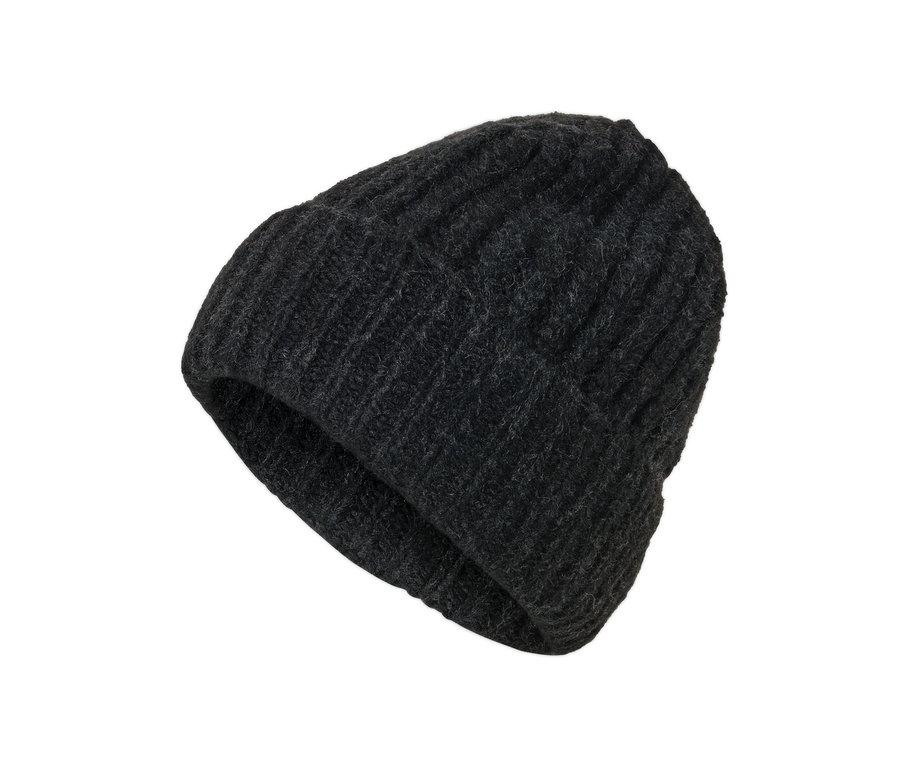 Nahaufnahme einer anthrazitfarbenen Strickmütze mit Wolle.