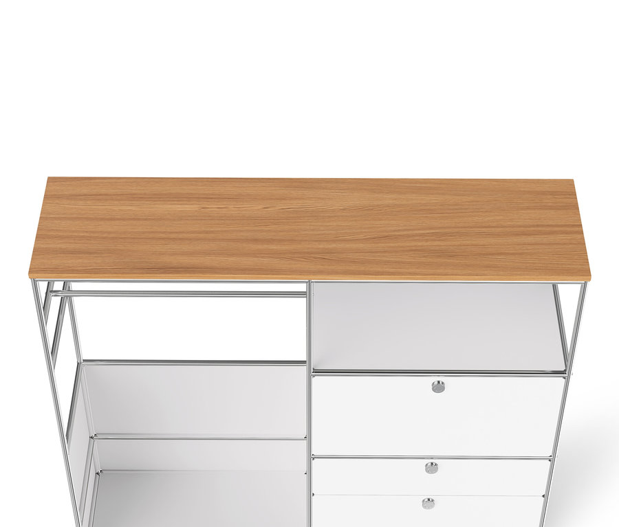 Detail einer weißen Kommode Metall »CN3« mit Holzplatte, Kleiderstange, Klappenfach und drei Schubladen.