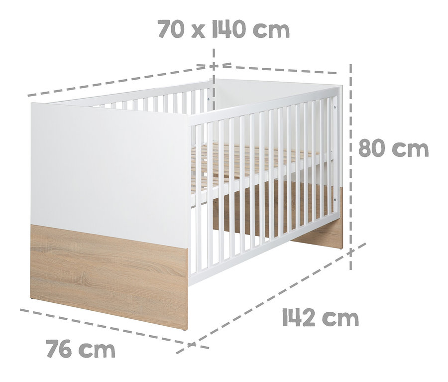 Abmessungen eines Kinderbetts. Das Kinderbett hat weiße Seiten und einen hölzernen Boden.