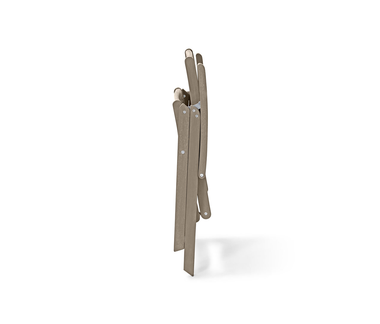 Zusammengeklappter Hochlehner »Leira« mit verstellbarer Rückenlehne.