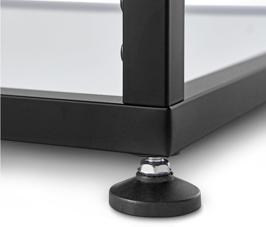 Detailaufnahme einer Ecke des Couchtisches mit Glasplatte.