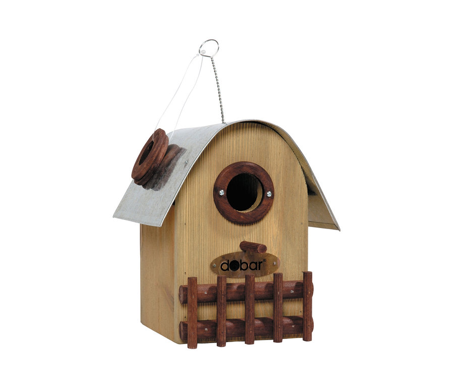 Detailansicht eines Dobar Rundhaus-Nistkastens in Bernstein, mit Metalldach und Holzeinfassung des Lochs.