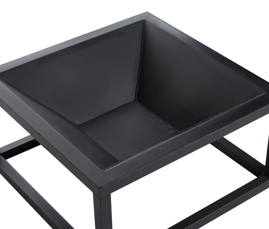 Detailaufnahme der schwarzen Feuerschale »TERVO lndustrial«, ca. 80 cm.