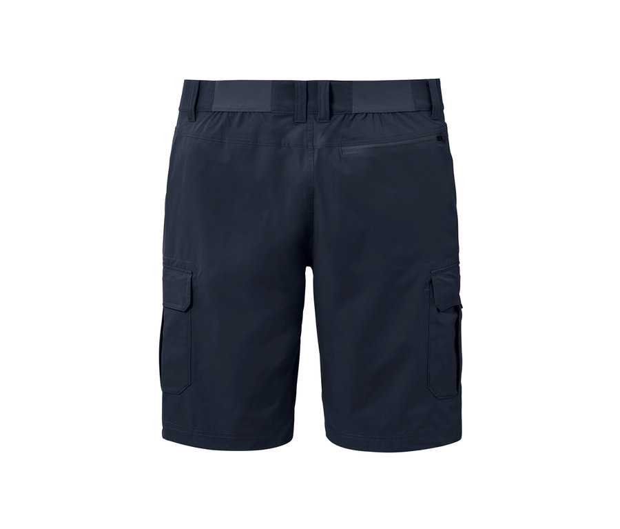 Dunkelblaue Funktionsshorts.