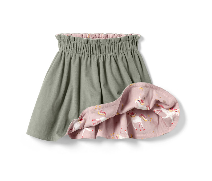 Ein Kinder-Cord-Wende-Rock, eine Seite ist grau, die andere rosa mit Einhorn-Print.