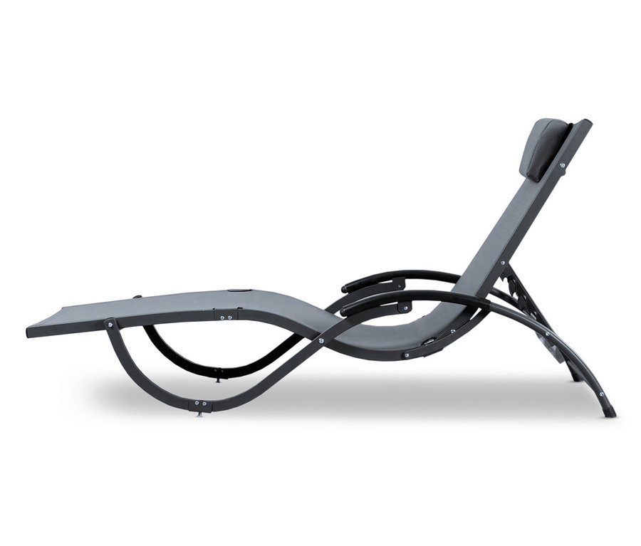 Graue Leco Sonnenliege mit schwarzem Rahmen und Kopfstütze.