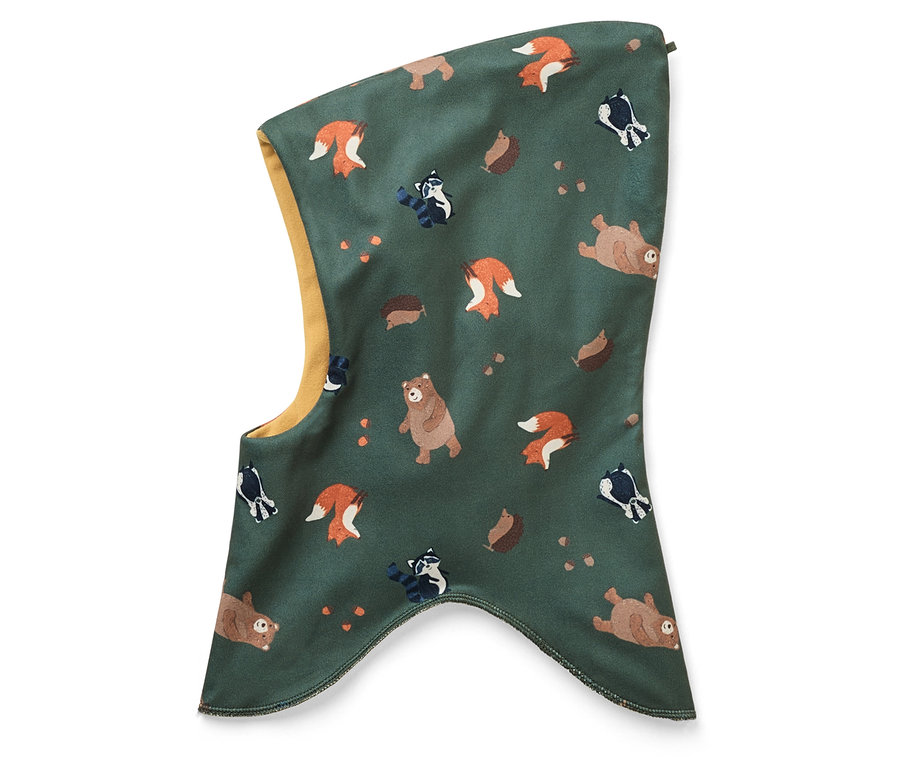 Grüne Sturmhaube mit braunen Bären, Füchsen, Waschbären und Igeln.