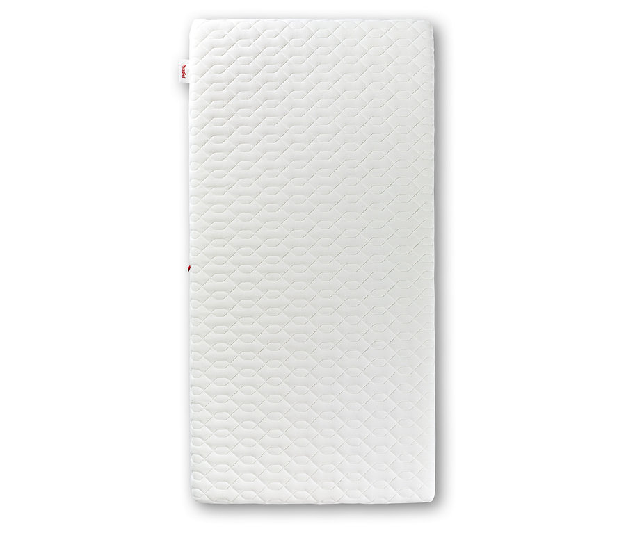 Weiße Paradies Baby- und Kindermatratze »Traumwolke« liegt auf dem Boden.