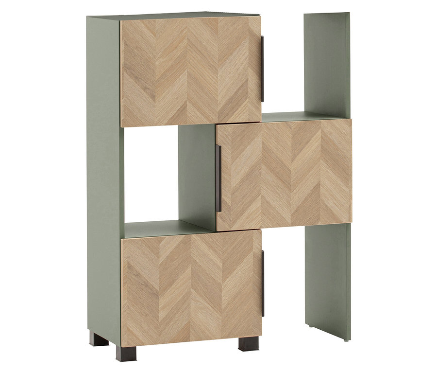 Ein grünes Regal mit drei Holztüren mit Fischgrätenmuster.