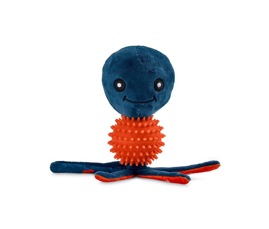 Blaues Hunde-Plüschspielzeug »Oktopus« mit orangefarbenem Ball in der Mitte auf weißem Hintergrund.