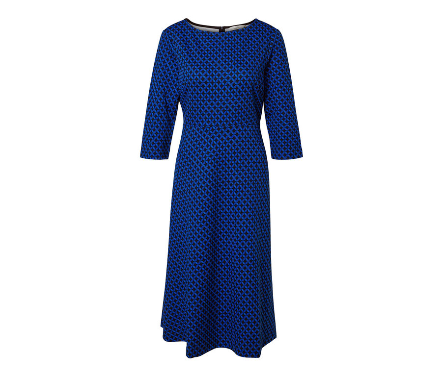 Blaues Jerseykleid mit geometrischem Muster.