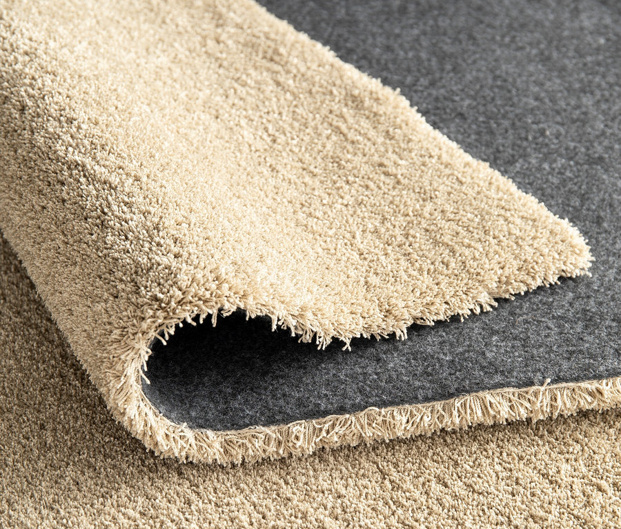 Detailansicht des beigen Teppichs »Mellow«.