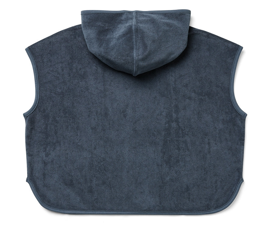 Dunkelblaues Frottee-Poncho mit Kapuze.