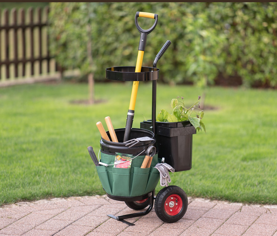 Universal-Garten-Trolley mit Gartengeräten und Pflanze im Topf.