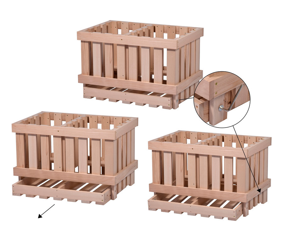 Drei Vorratsbehälter aus Holz.