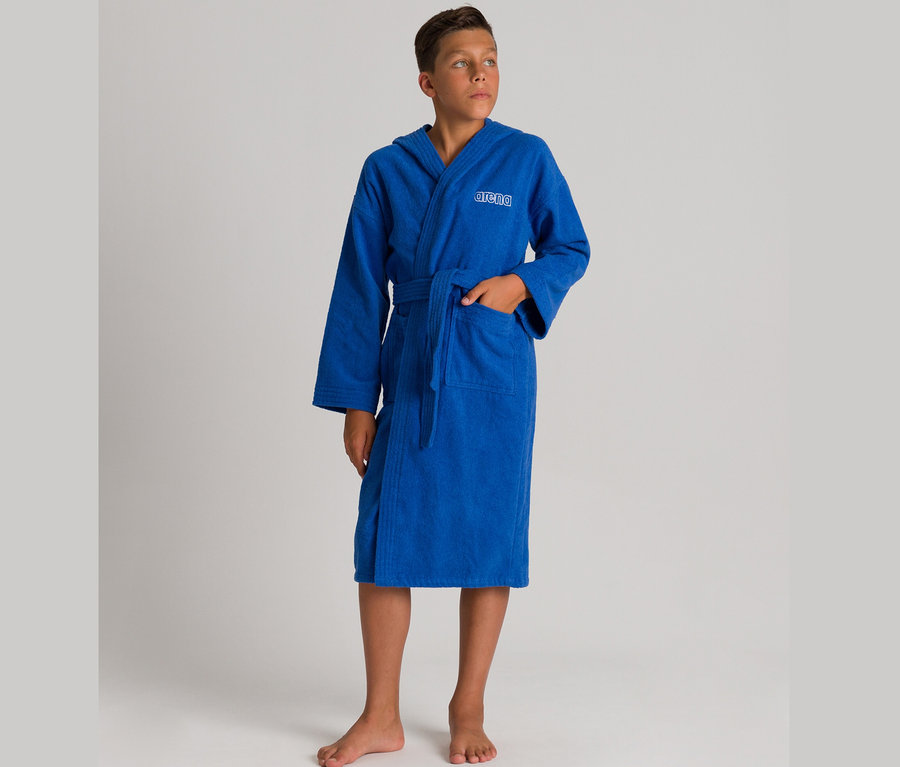 Junge trägt blauen Bademantel. Arena Kinder-Bademantel Zeppelin Light JR.