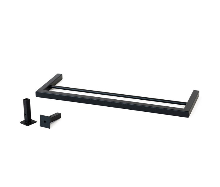 Ein schwarzer Handtuchhalter »Stenni« und Montageteile liegen auf einem weißen Hintergrund.