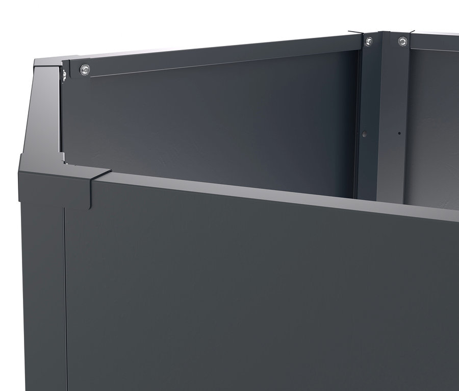 Detailansicht eines grauen Stahlrahmens mit Nieten.