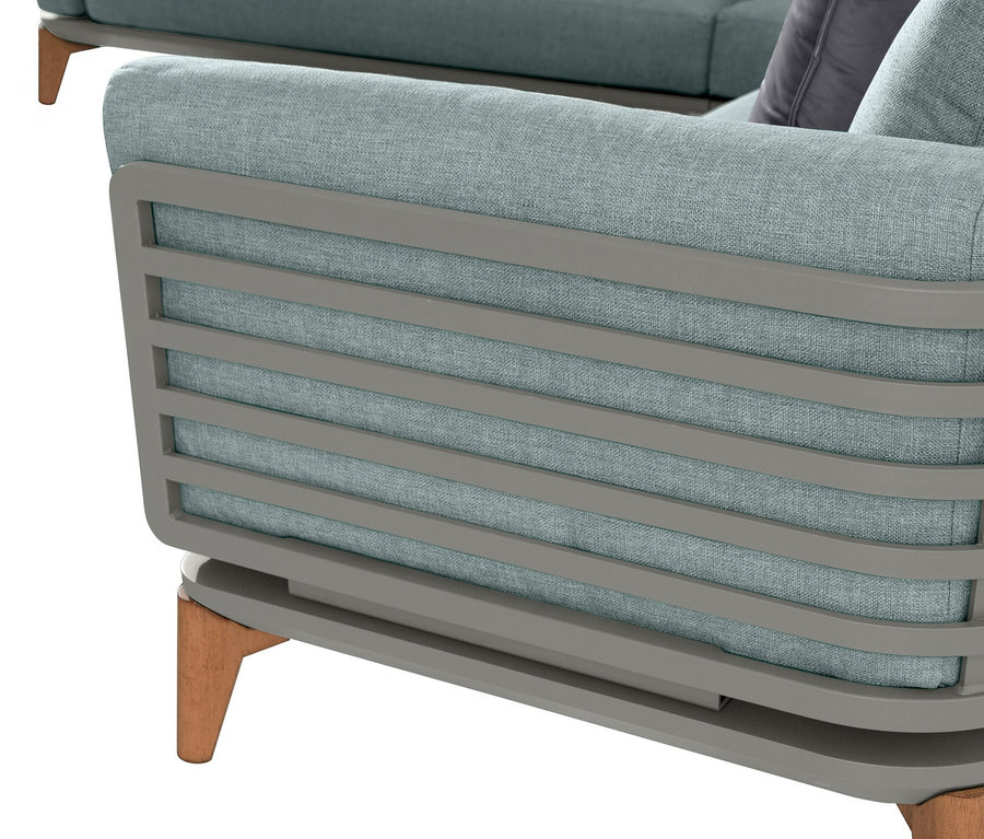 Detailaufnahme der Leco Lounge-Ecke inkl. Tisch »Moss« mit grauem Rahmen und hellblauer Polsterung.