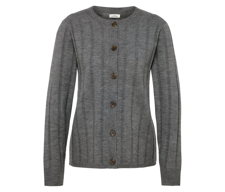 Graue Strickjacke mit braunen Knöpfen.