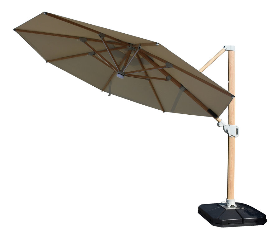 Beiger Leco LED-Ampelschirm, ca. 350 cm, inklusive Abdeckhaube, mit Holzrahmen und schwarzem Sockel.