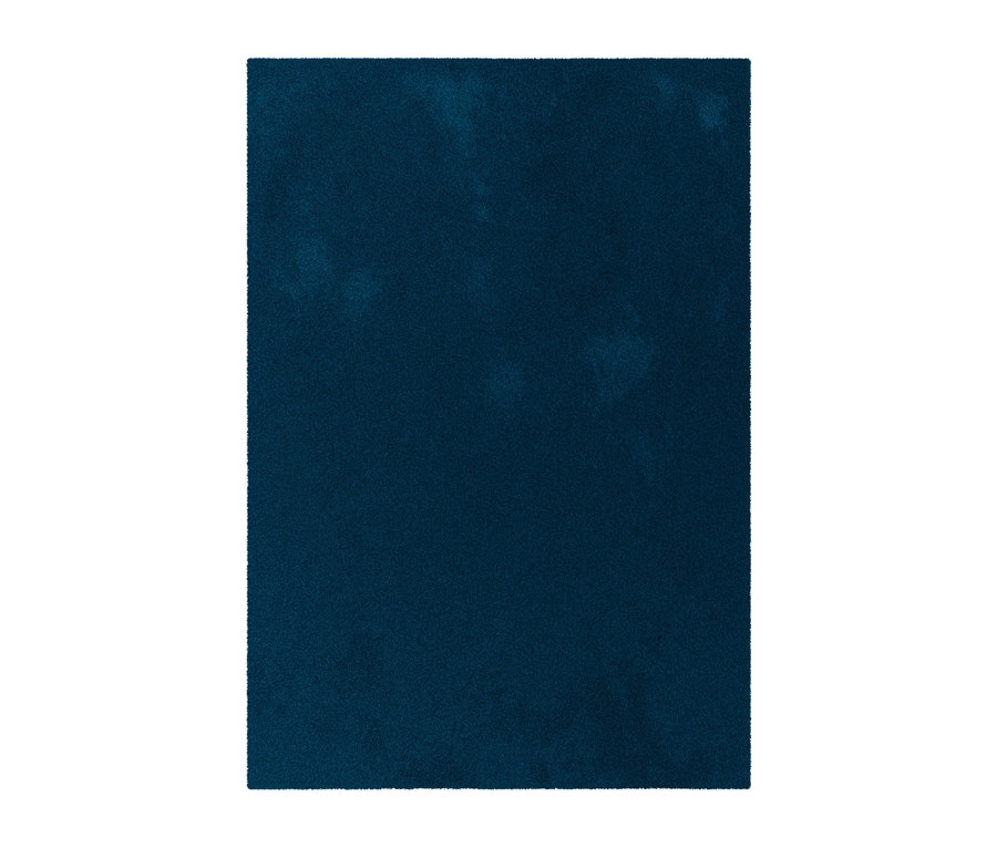 Nahaufnahme eines blauen Teppichs.