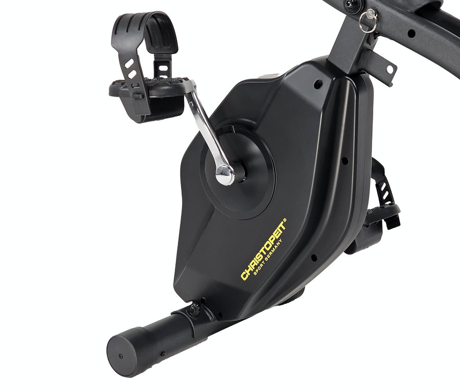 Detailaufnahme eines schwarzen Heimtrainers mit gelbem Schriftzug CHRISTOPEIT SPORT GERMANY.