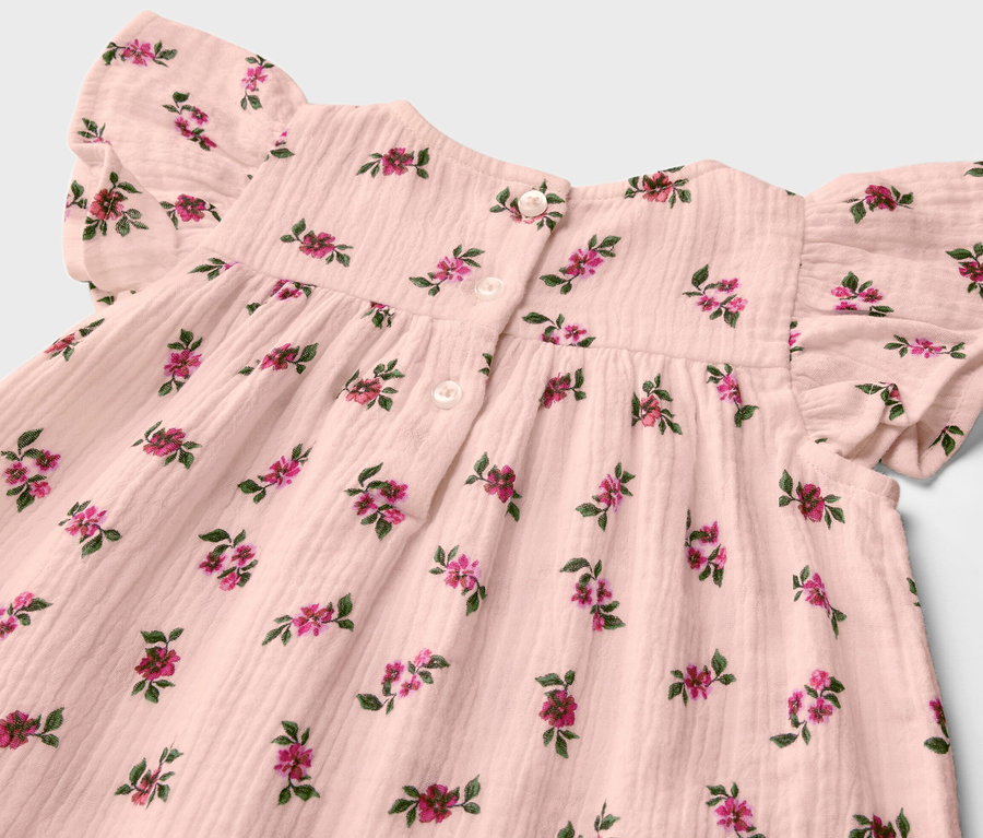 Baby-Musselinkleid mit Blumenmuster.