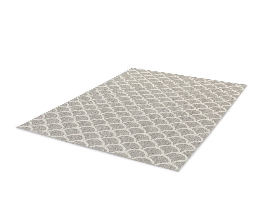 Grauer Outdoor-Teppich »Arcs« mit Schuppenmuster.