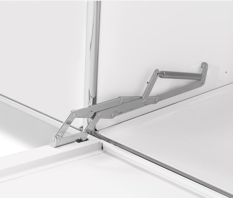 Detailansicht des Klappmechanismus eines weißen CN3 Sideboards.