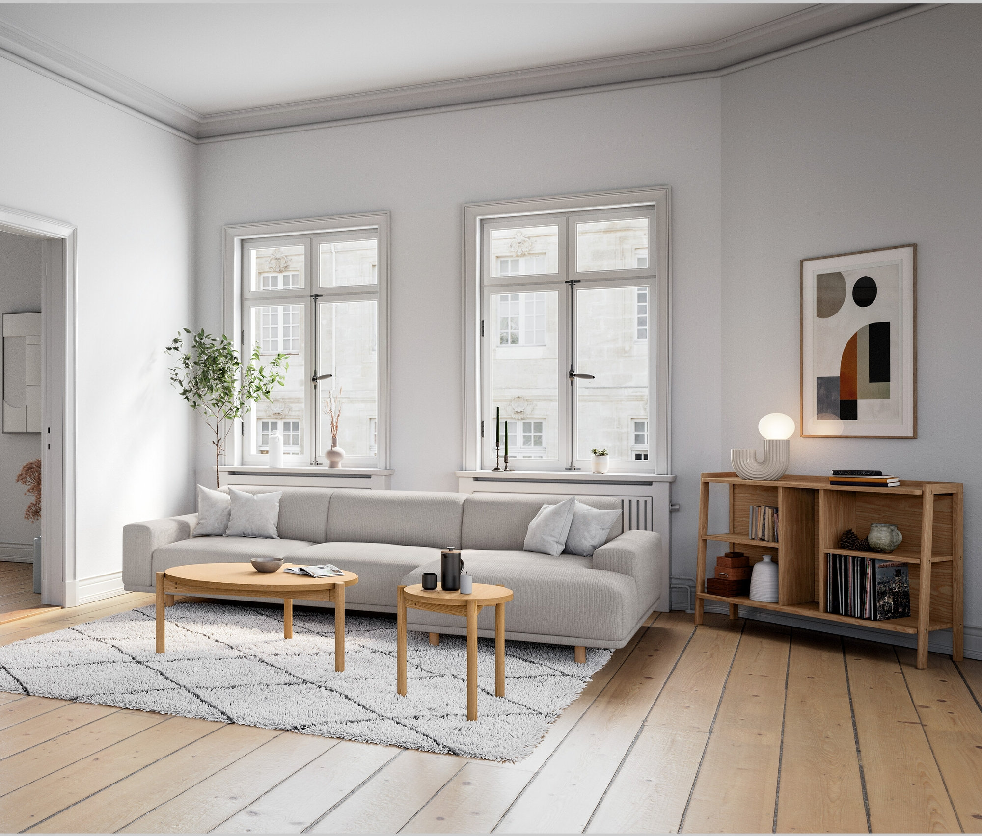 Wohnzimmer mit hellgrauem »Penelope« 2,5-Sitzer Sofa, Sideboard, Kommode und LED-Design-Tischleuchte auf einem Holztisch neben dem Sofa.