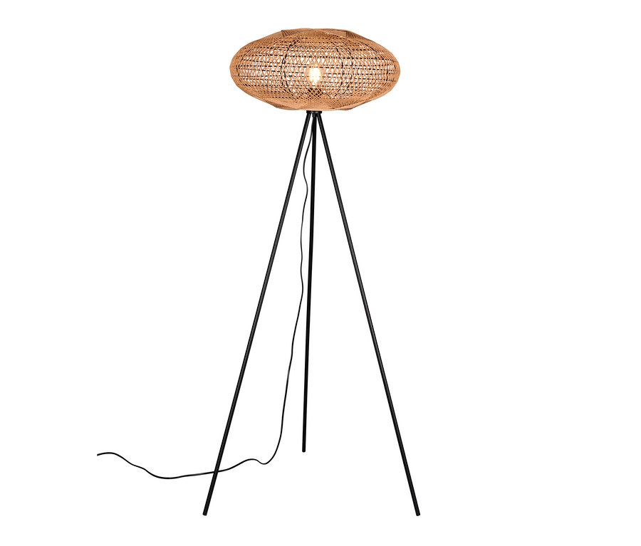 Trio Stehleuchte »Hedda« mit braunem Rattanschirm auf schwarzem Dreibeinstativ.