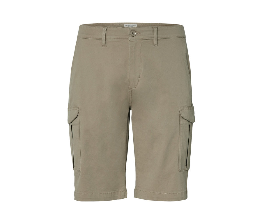 Beige Cargo-Shorts.