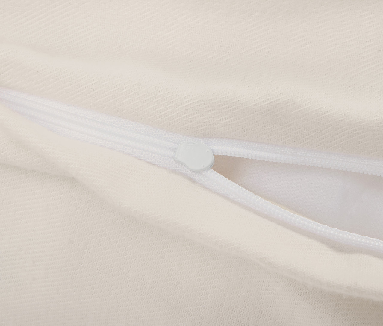 Detailansicht des Reißverschlusses der Flanell-Bettwäsche in Normalgröße.