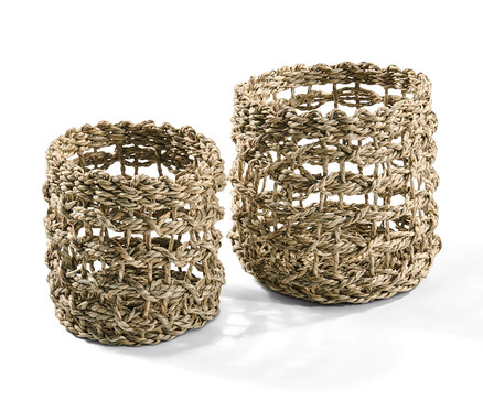 Zwei Aufbewahrungskörbe auf weißem Hintergrund.