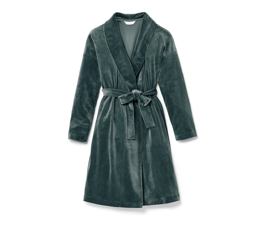 Ein grüner Nicki-Morgenmantel mit Gürtel.