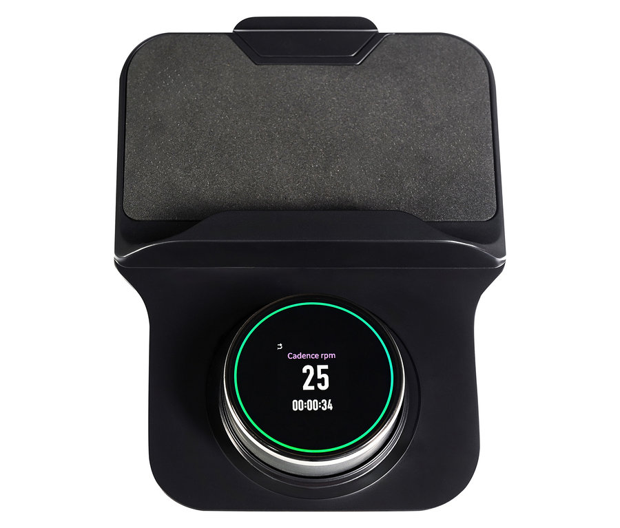 Schwarze Basis mit grauer Unterlage und Display, das eine Trittfrequenz von 25 U/min anzeigt.
