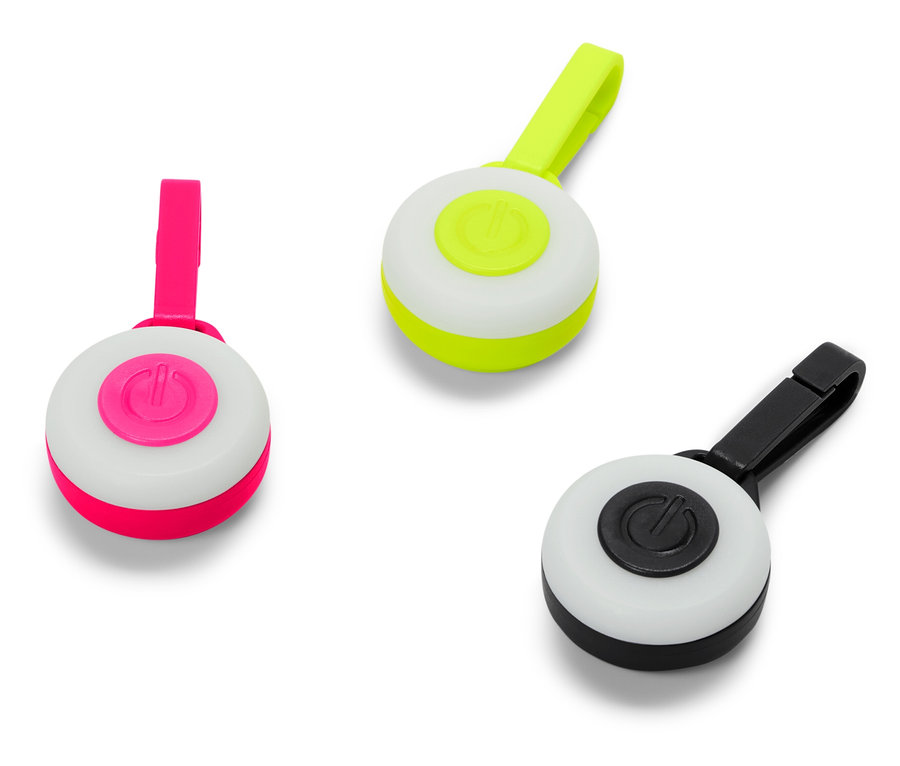 Drei runde Lichter mit Clips in Pink, Grün und Schwarz.