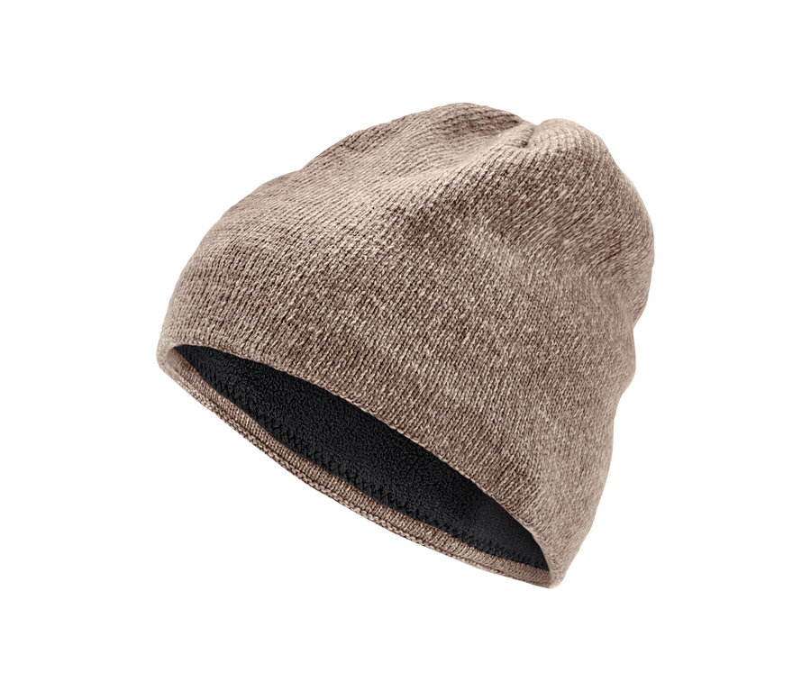 Braune Strickmütze.