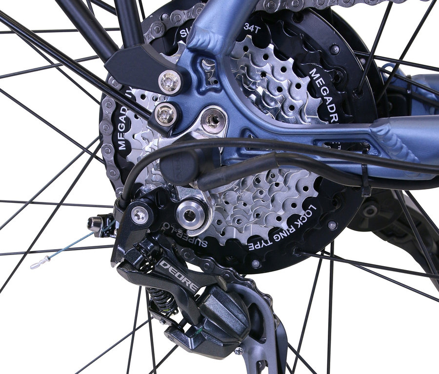 Detailaufnahme des Hinterrads eines blauen HAWK Bikes E-Bike Herren »e-Trekking Gent BAFANG«.