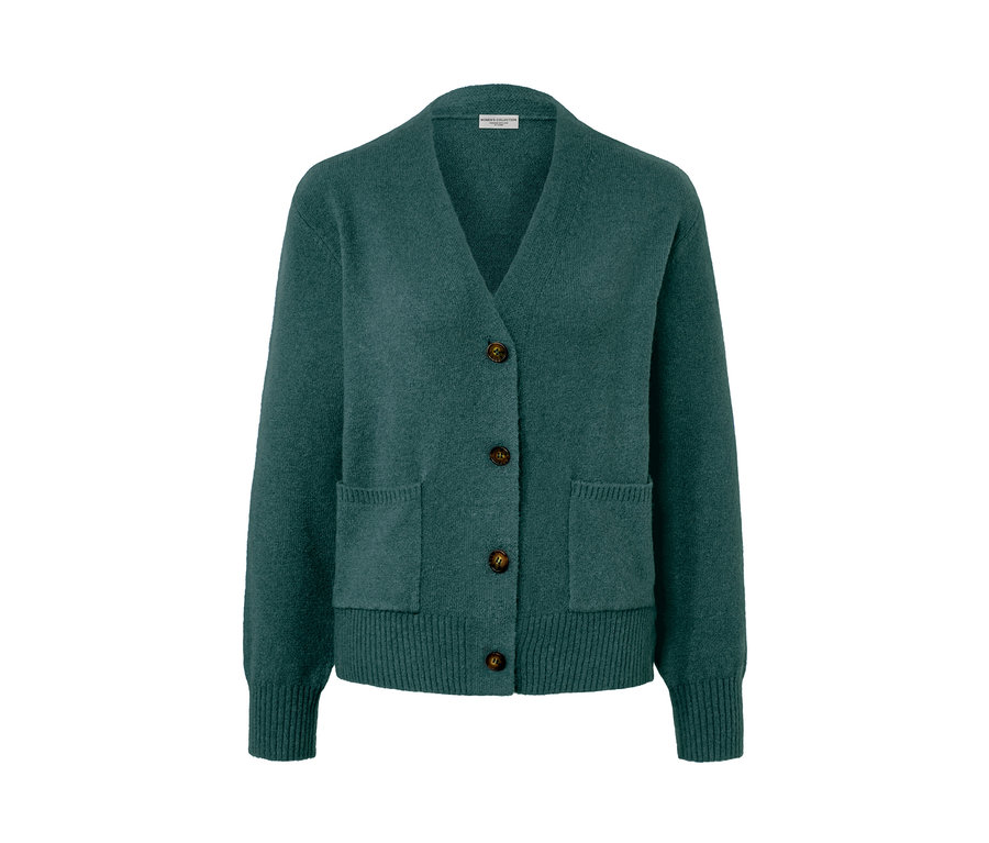 Dunkelgrüne Strickjacke mit Wolle, Knöpfen und Taschen.