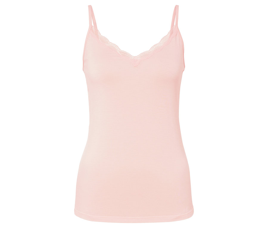 Ein hellrosa Tanktop mit Spitze auf weißem Hintergrund.