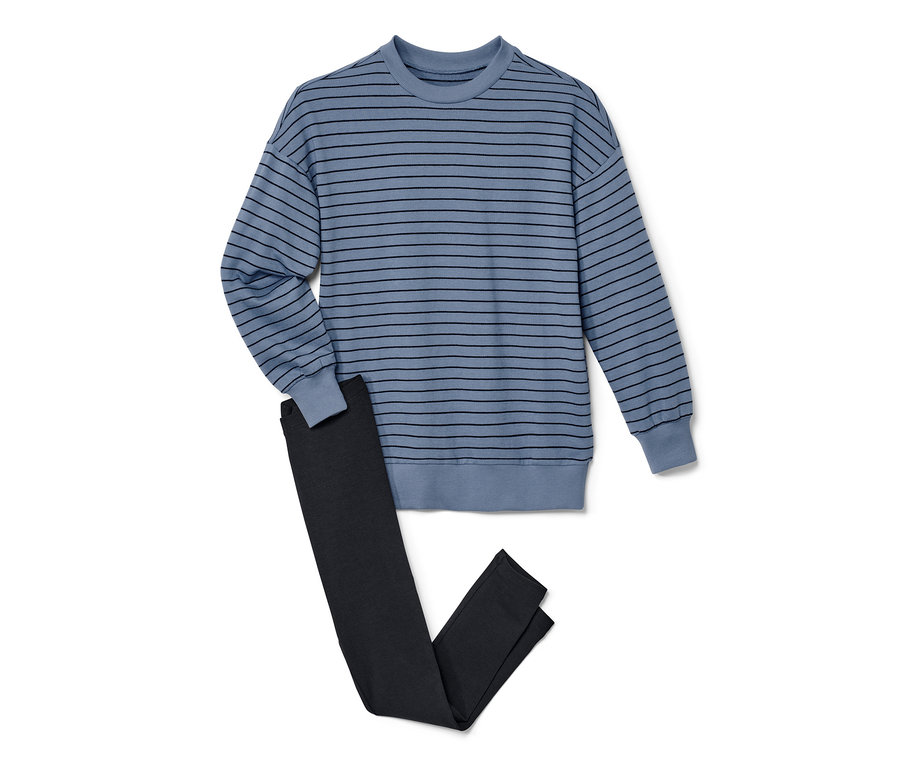 Ein blau gestreifter Kinder-Lounge-Pyjama mit dunkler Hose.