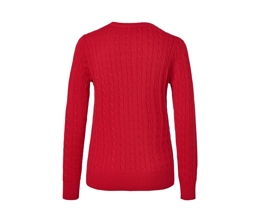 Roter Zopfstrickpullover.