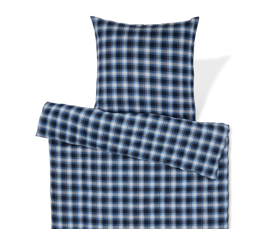Blau karierte Bettwäsche mit Kissen.