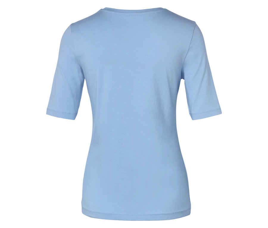 Rückansicht eines hellblauen T-Shirts mit kurzen Ärmeln.