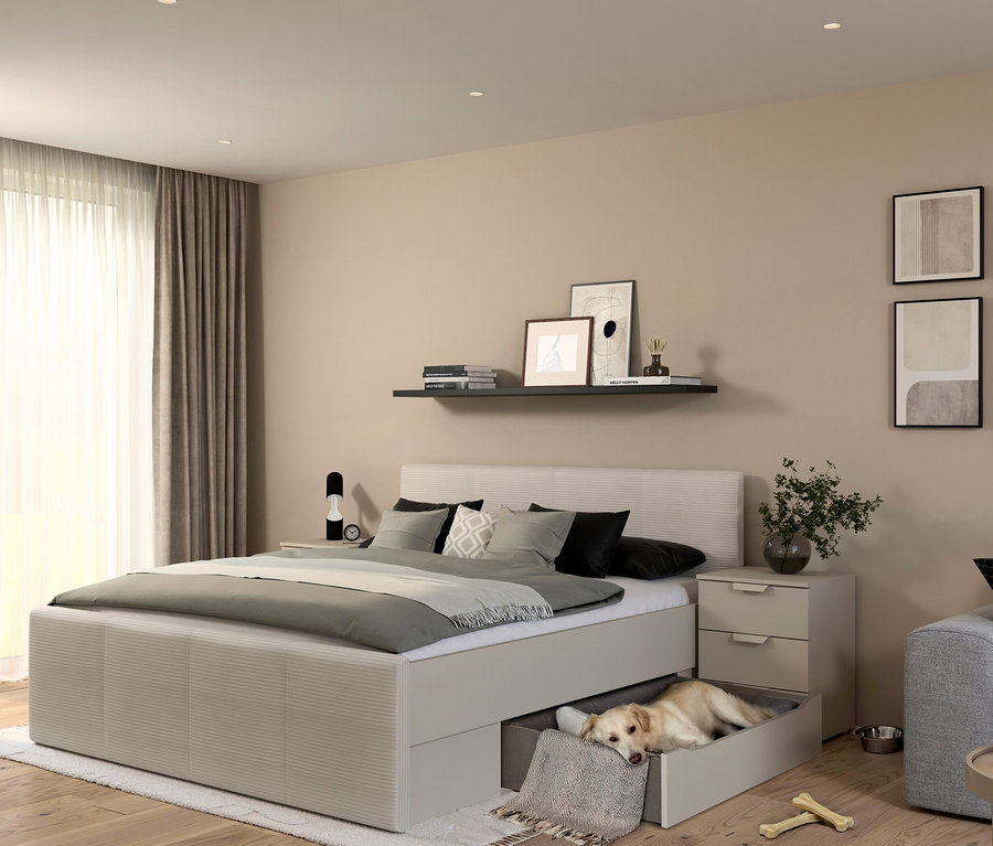 Schlafzimmer mit beigem Rauch Bett »Holga«, Nachttisch, Sofa und liegendem Hund.